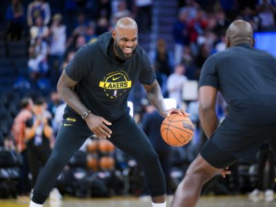 媒体人：NBA估计再没像詹姆斯这样 到哪都带动大批球迷转向的球星
