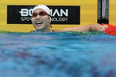 加冕双金王！13岁于子迪破亚洲纪录夺女子200混金牌 余依婷银牌