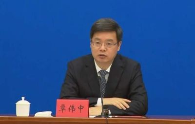 广东省人大常委会党组成员覃伟中被查，上月刚辞任深圳市市长