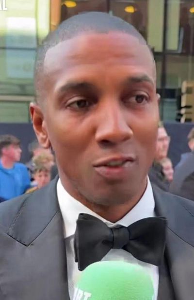 杨：曼联的比赛节奏太慢，球员们都在散步，真令人失望；ESPN：卡里克在曼联遭遇失败，是因为高层交给他一项不可能完成的任务