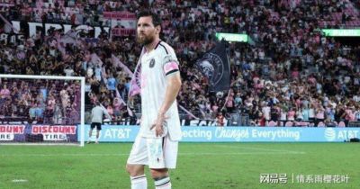 梅西任意球75球距纪录差3球，生涯930球424助攻，与C罗进球差49球