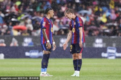 西甲国家德比即将来袭：巴萨与皇马的战术较量解析