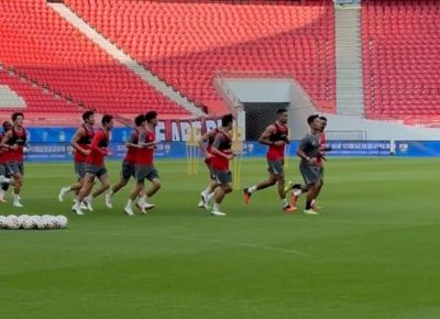 东体：上海德比赛前最后一练，蒋光太、蒯纪闻现身训练场