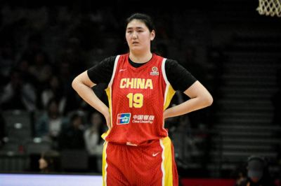 中国女篮狂胜印尼69分，两人合砍42分，刘禹彤20+19迎来爆发