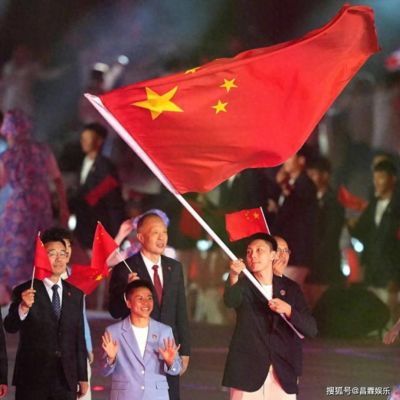 没想到，亚运会开幕式上，男篮队长胡明轩因一举动，再次口碑暴涨