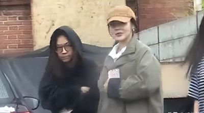 娱记曝张佳宁怀孕！肚大如箩和助理现身咖啡馆，走路外八孕味十足