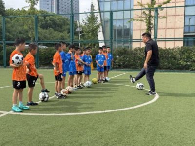 绿茵逐梦 “踢”出未来