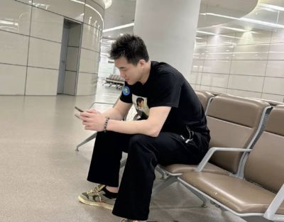 抵达北京：郭艾伦官宣新身份，薪资曝光，引发关注