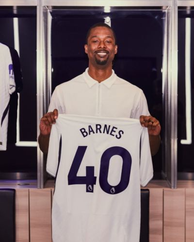 从Spurs到Hotspurs！NBA马刺球员哈里森·巴恩斯造访热刺主场