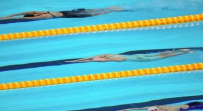中国选手包揽前3！亚运会女子100自：何诗蓓卫冕，余依婷获亚军