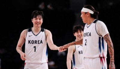 李贤重狂轰27分，亚运男篮勇夺金牌，赛后一幕感动无数日本球迷