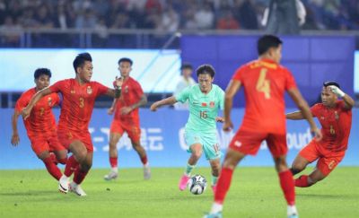 9.22日：李昊显得无奈！22岁后卫接连失误，头球回传自摆乌龙，差点让对手绝杀
