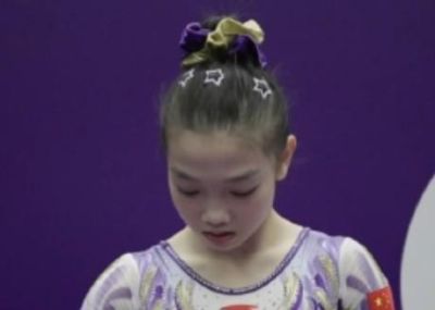 柯沁沁摘银，中国队在体操女子全能比赛中的13连冠被终结
