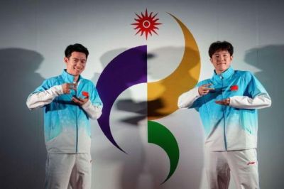 何济霆/刘毅2-1击败姜珉赫/奇东柱，国羽男团2-2战平韩国