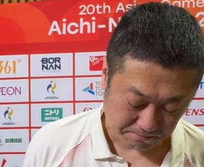 女排夺冠赵勇采访一度哽咽：确实是女排精神，困难面前不退缩！