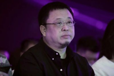 老罗是谁的白手套？