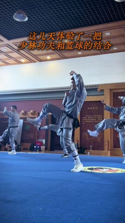 孙铭徽与凯尔登·约翰逊一起在少林寺修行 学习功夫&切磋篮球
