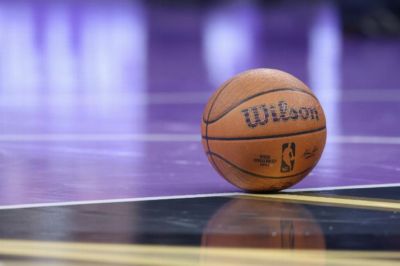 在现役NBA球员中 谁是最被高估的一位？