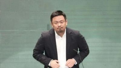 上台两年首赴大陆，台高官赴南京，专机一落地，大陆两个细节打脸