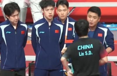 林诗栋输球王皓场边原声曝光！督促坚决无效果，赛后质问什么感觉