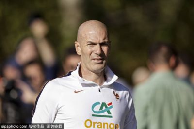 法国队备战遇波折：核心姆巴佩流感缺席训练，德尚面临新考验？
