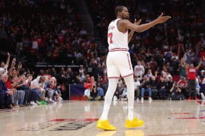 KD:季后赛会让年轻球员变得更好 有些人12、13年都没打过季后赛