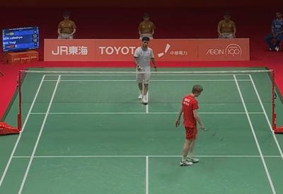累坏了！石宇奇2-0复仇拉克什亚，助中国男团1-0领先印度！