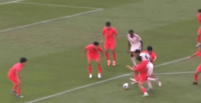 0-0！国足战平阿联酋，小组第一进8强，对手格斗动作，央视鸣不平