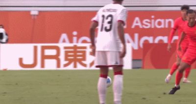 阿联酋U23对国足犯规合集：连续踢倒吴曦、多次冲撞李昊