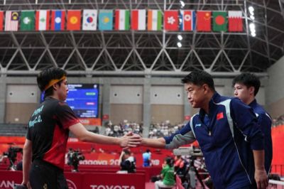 中国男乒3比1泰国晋级四强,王楚钦两盘零封,林诗栋不敌16岁小将