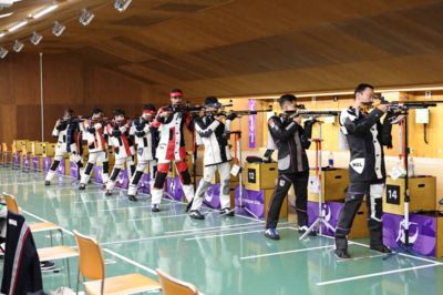 一日双金两破纪录！盛李豪书写射击赛场青春传奇