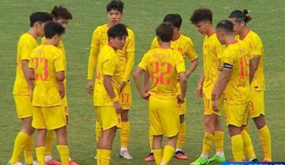 真是没想到！国足0-0逼平阿联酋！赛后传来2个好消息和1个坏消息，淘汰赛能避开日本！王钰栋被推上风口浪尖
