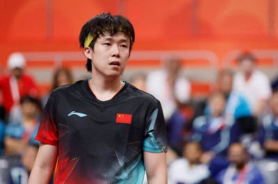 惊心动魄！从4-7到15-13，王楚钦为国乒拿下关键首分，王励勤鼓掌