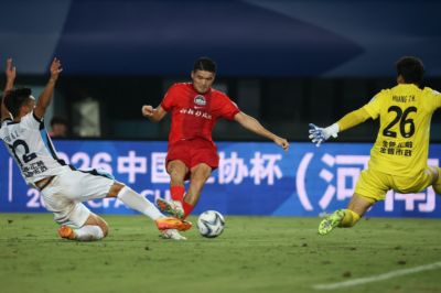 90分钟-河南1-1英博进加时 斯坦丘破门钟义浩扳平马莱莱失良机