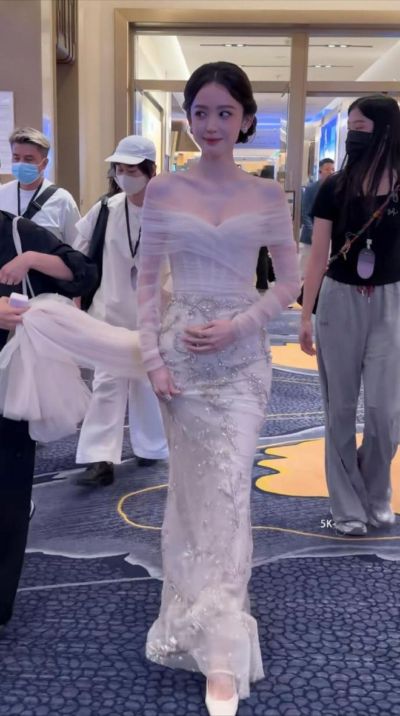 娜扎怎么浑身奶白奶白的，不愧是大美女啊！