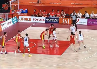 26分大胜晋级四强！杨舒予21分4助伤退，中国女篮半决赛战韩国