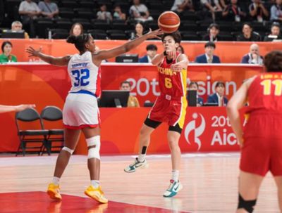 亚洲第一中锋怒吼！13分钟20+9如女版鲨鱼 张子宇近两战25中20太猛