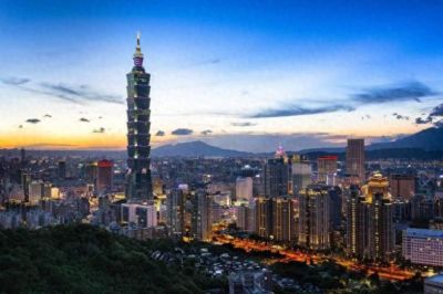 台湾和上海都是 2000 多万人口，上半年台湾 GDP3.48 万亿，上海多少