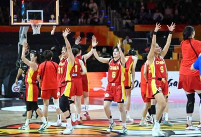 单节25:5！杨舒予18分，中国女篮半场领先蒙古21分，晋级四强稳了