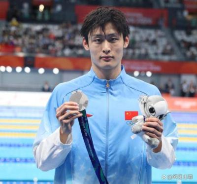 中国游泳永远不会让人失望，王长浩徐放双进男50蝶决赛，联手夹击日本天才