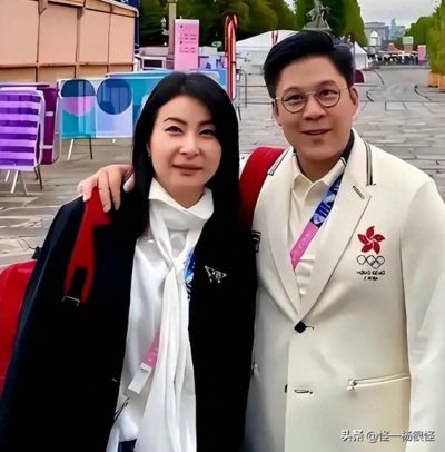 郭晶晶恐怕也意外,亚运开幕式散场当天,霍启刚一个举动收获好评