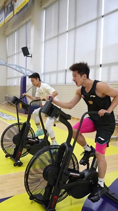 徐杰杨溢等人出镜！广东男篮晒球队的训练视频：暴汗体能日✅