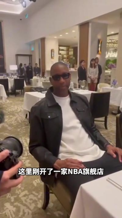 麦迪儿子进NBA旗舰店免费只拿件T恤！麦迪：要我两大袋 给身边人