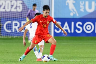 18岁零8天的王庚睿下半场替补上场，上演个人国足一线队首秀