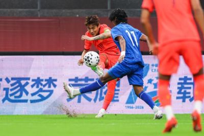 国足vs马尔代夫半场数据：国足9射门2射正，马尔代夫0射门