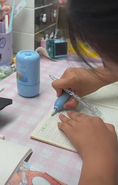 “她的注意力就是这么被毁的”，家长晒高科技橡皮，半天没写一字