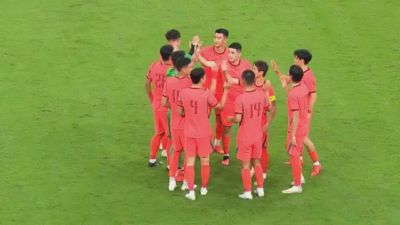 国足又有高中锋了，赵松源不怯场，钟义浩太鲁莽，18岁小将送助攻