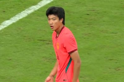 国足3球击败马尔代夫，王子铭12分钟戴帽，赵松源17岁170天创纪录