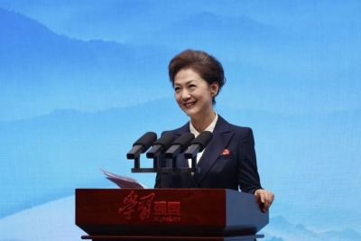 海霞，有新身份