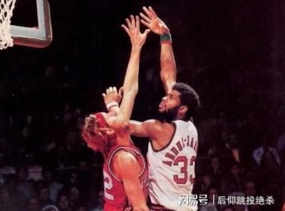 同一赛季包揽得分王、总冠军和双MVP有多难？NBA仅4人做到，詹姆斯差一点